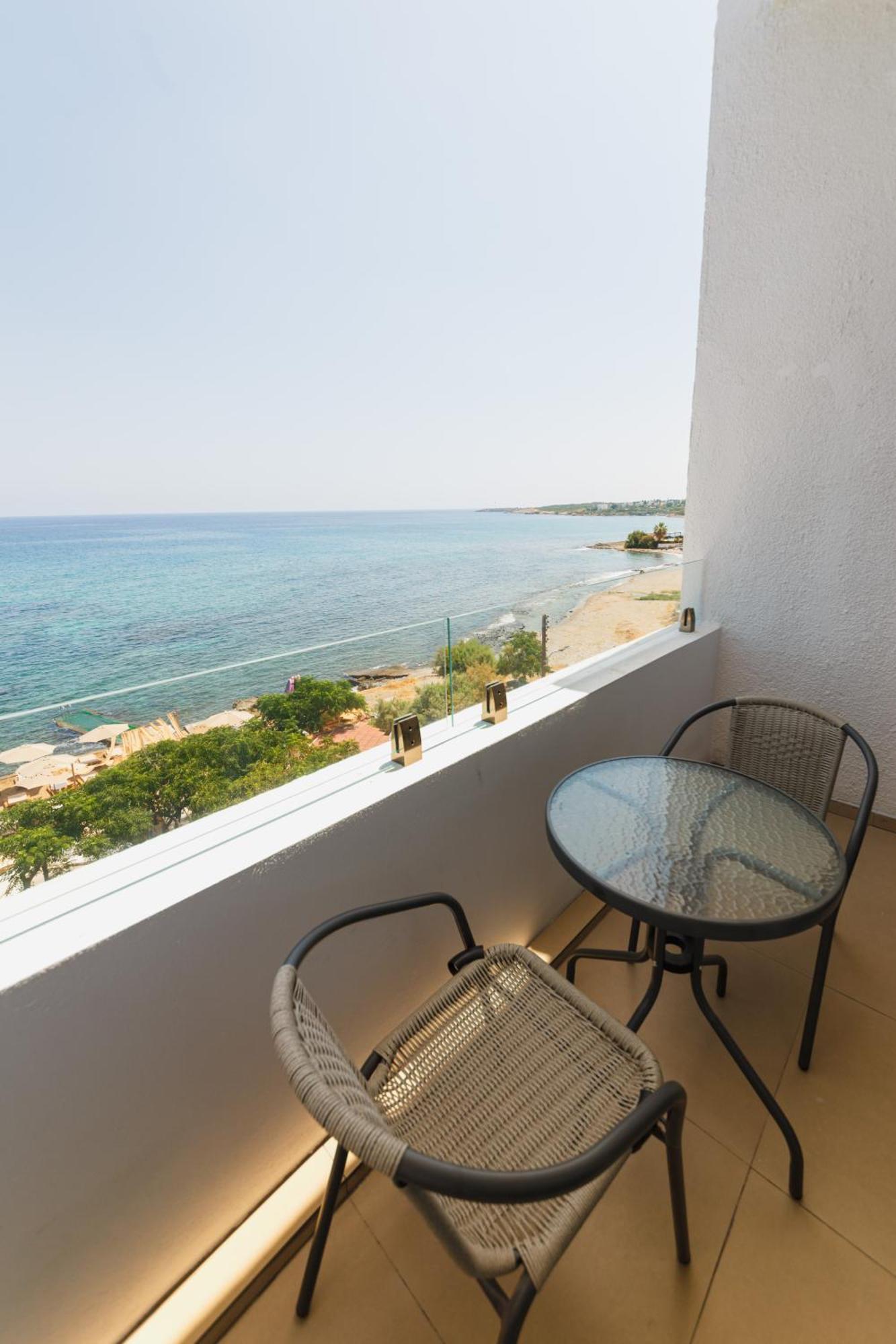 Azure Bay Hotel Agia Varvara ภายนอก รูปภาพ