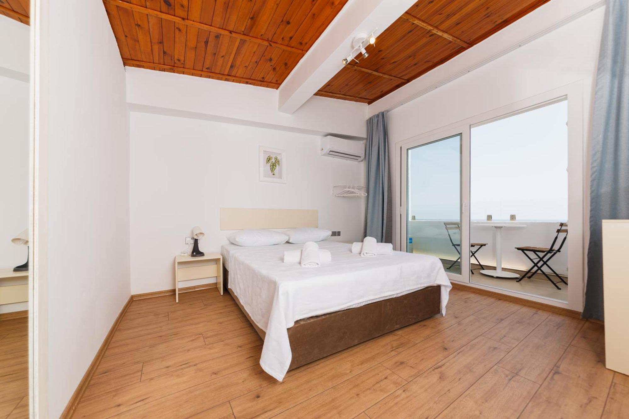 Azure Bay Hotel Agia Varvara ภายนอก รูปภาพ