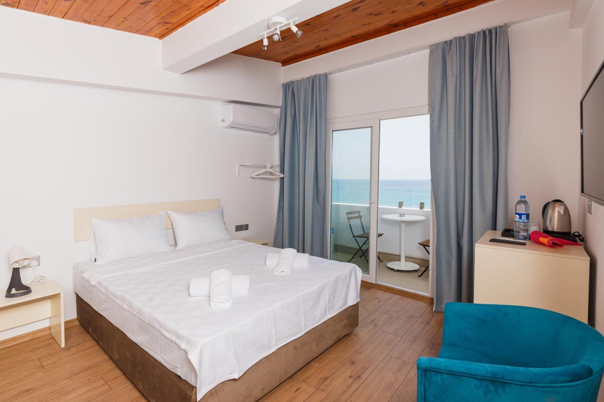 Azure Bay Hotel Agia Varvara ภายนอก รูปภาพ
