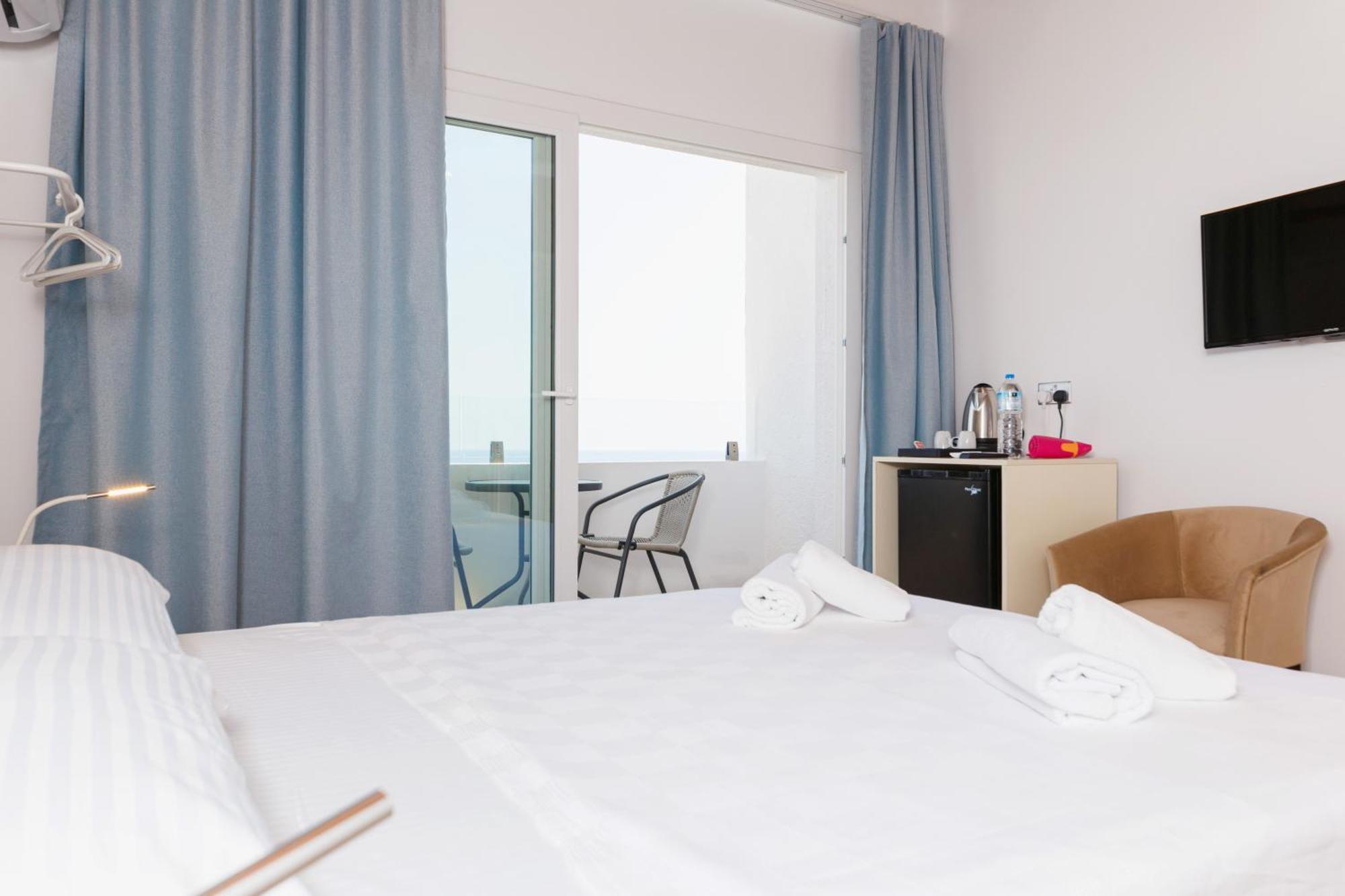 Azure Bay Hotel Agia Varvara ภายนอก รูปภาพ