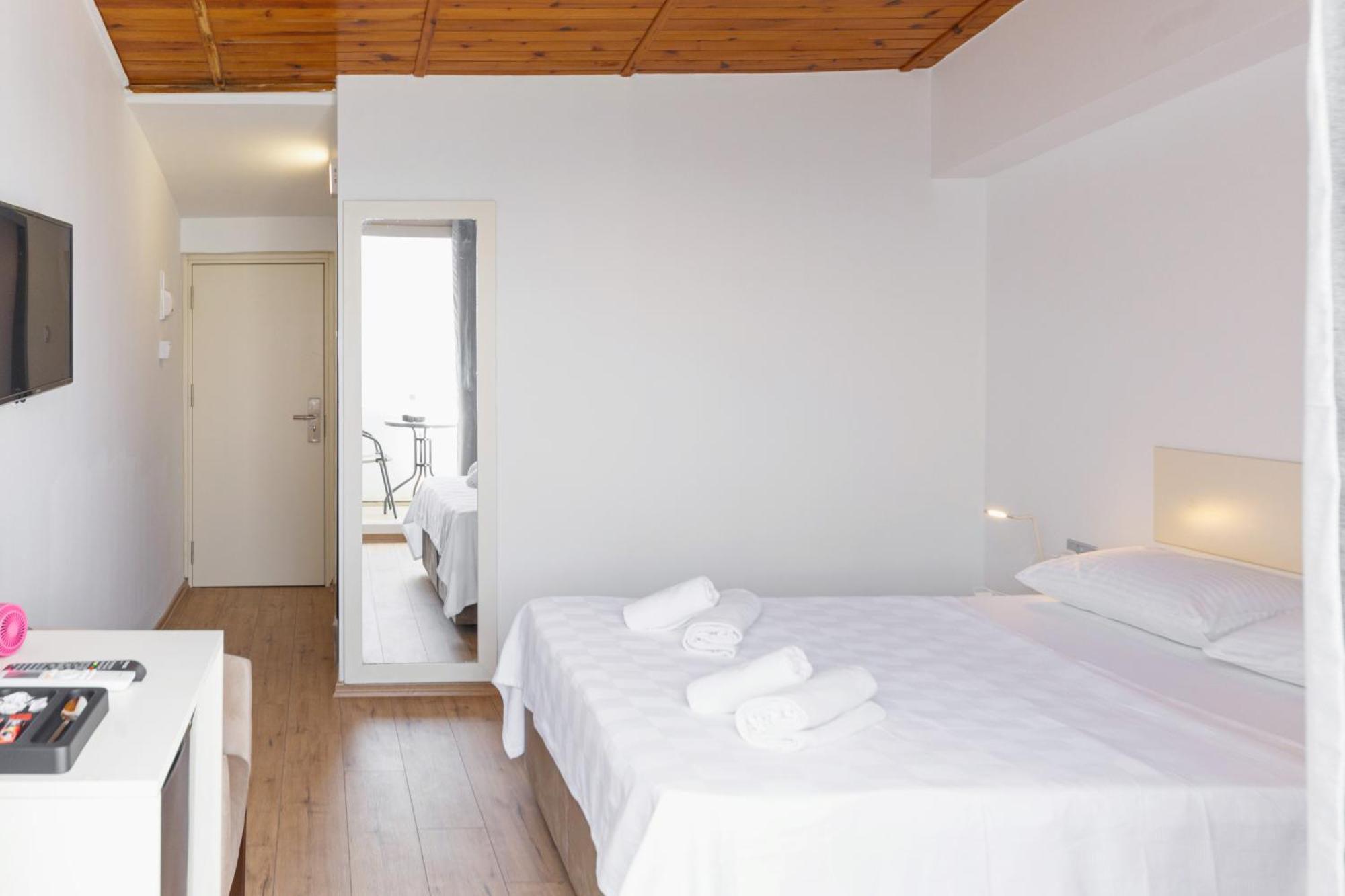 Azure Bay Hotel Agia Varvara ภายนอก รูปภาพ