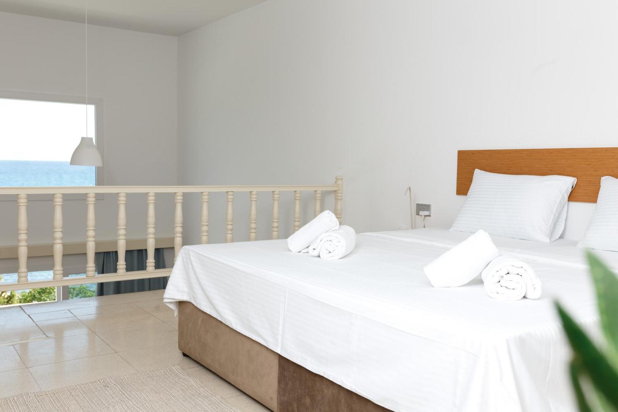 Azure Bay Hotel Agia Varvara ภายนอก รูปภาพ