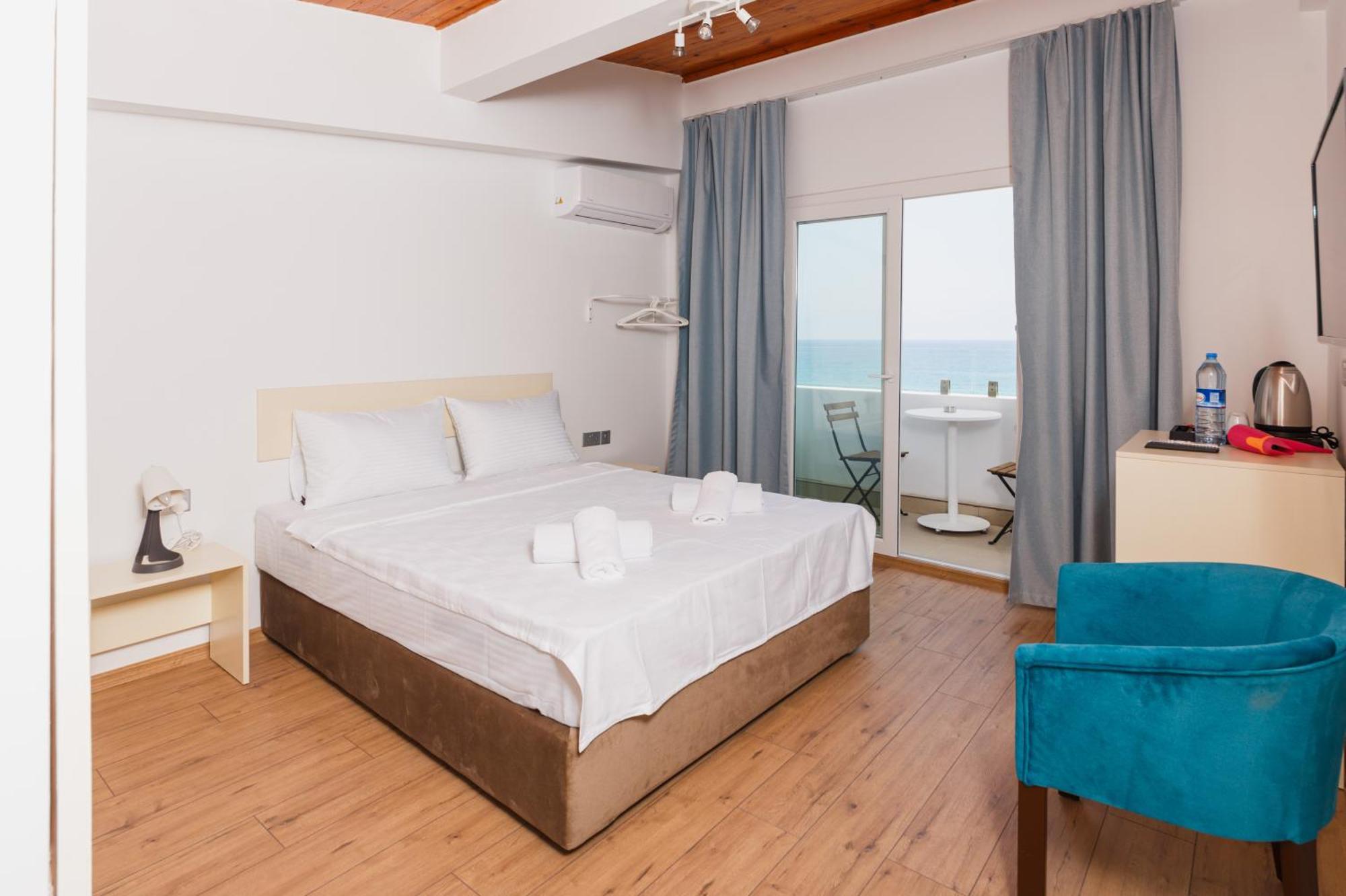 Azure Bay Hotel Agia Varvara ภายนอก รูปภาพ