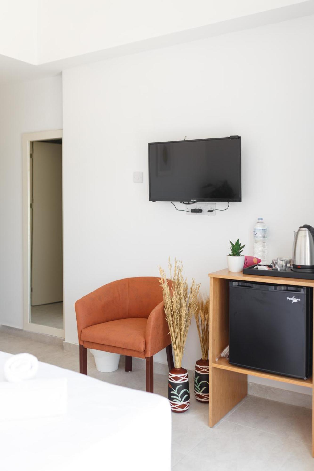 Azure Bay Hotel Agia Varvara ภายนอก รูปภาพ