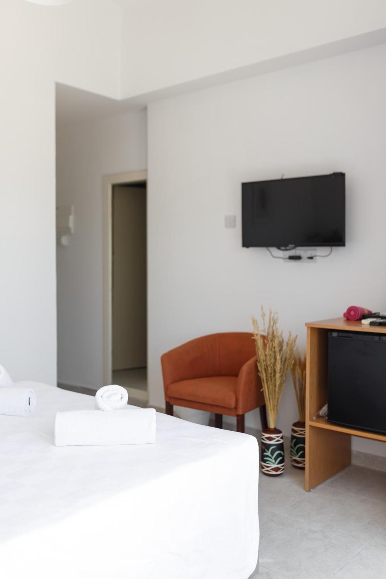 Azure Bay Hotel Agia Varvara ภายนอก รูปภาพ