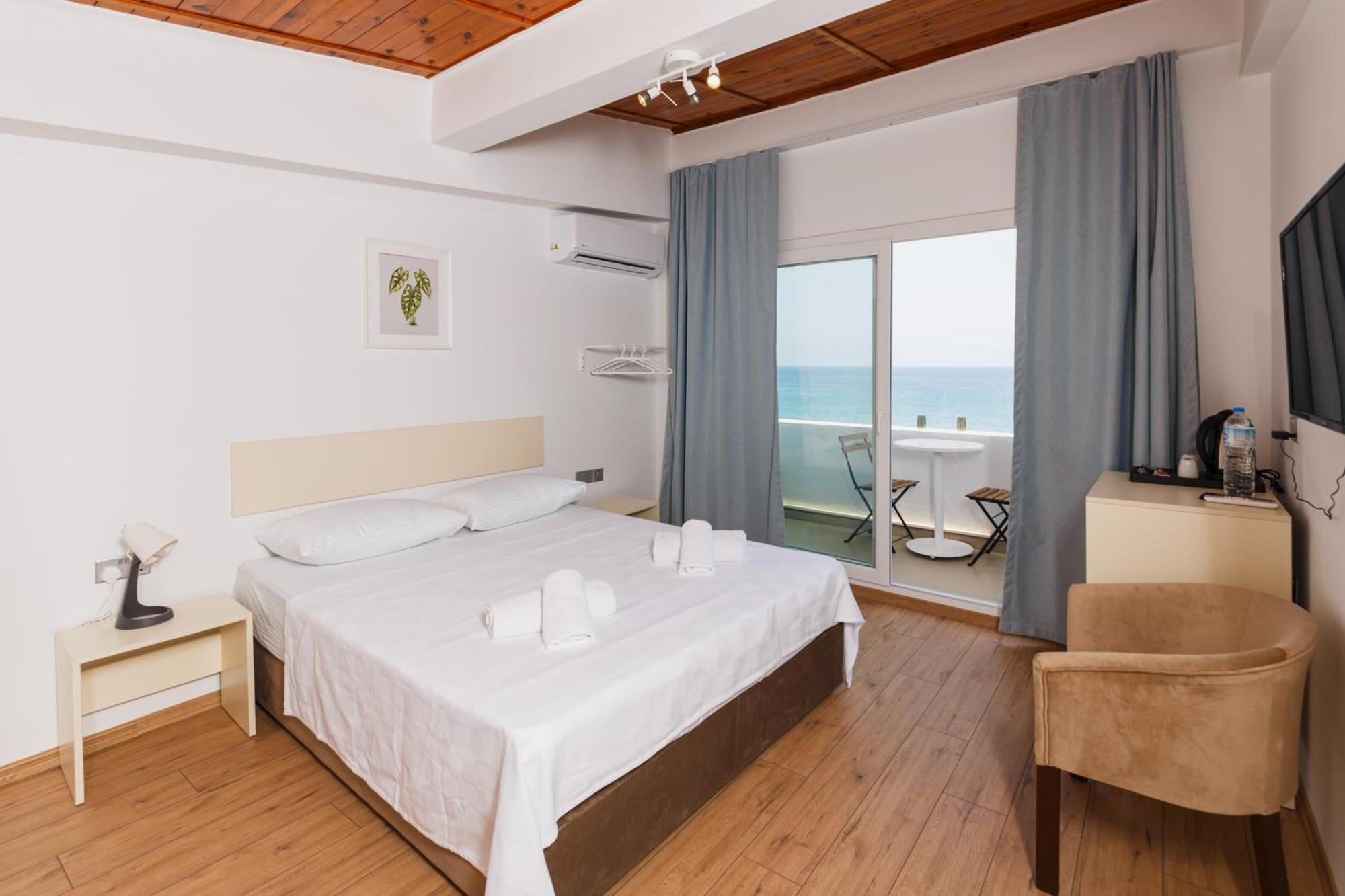 Azure Bay Hotel Agia Varvara ภายนอก รูปภาพ